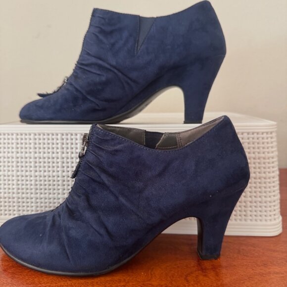 Aerosoles blue faux suede 2" heel zippered mule 8M - Picture 2 of 5